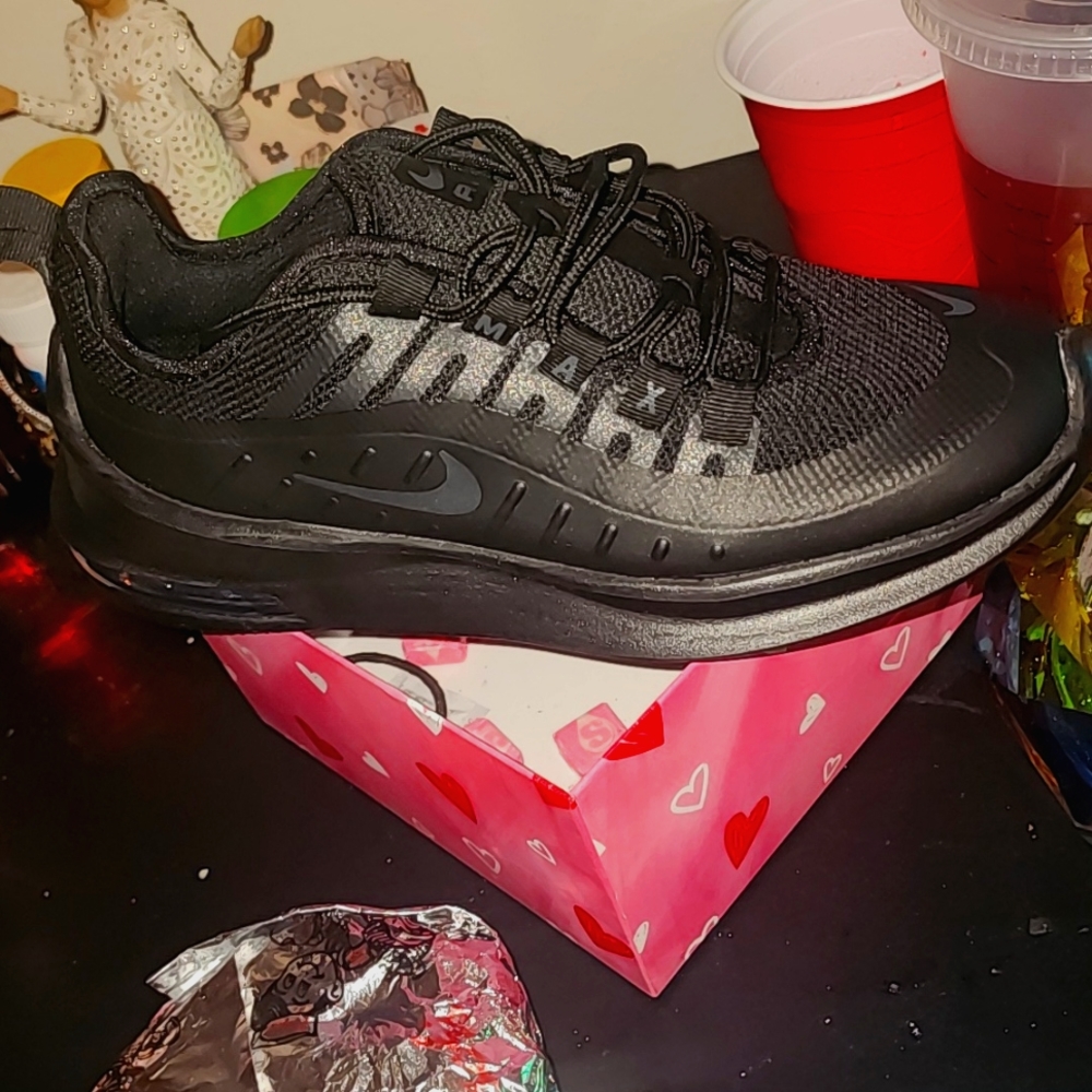 Nike size 6 boys only worn once.